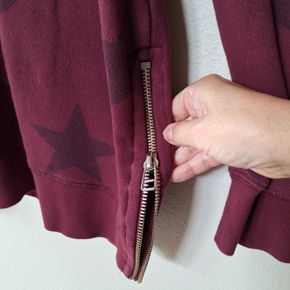 Sundry Womens Burgundy Star Print Side Zip Oversized Pullover. Size 2 - Picture 4 of 6